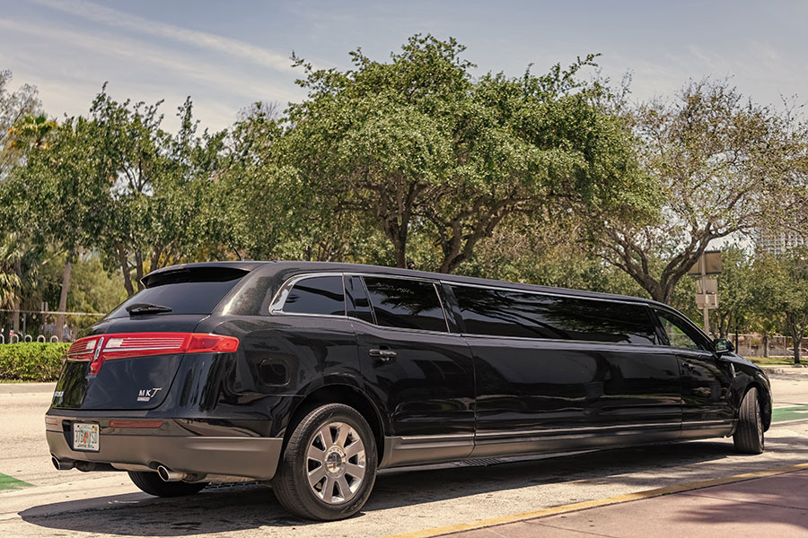 Lincoln MKT 8-10 stretch limo